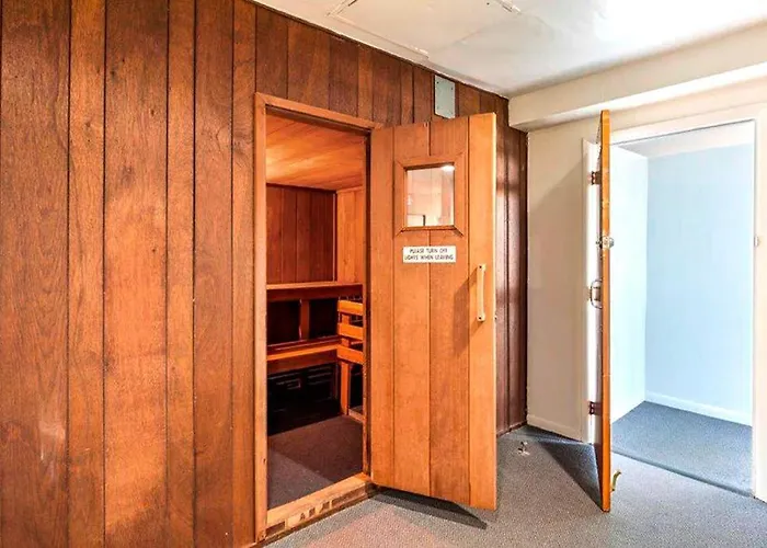 Holiday home Updated Oceanfront With Balcony Ac Washer & Dryer Pools & Sauna Ocean City
