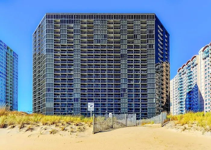 Holiday home Updated Oceanfront With Balcony Ac Washer & Dryer Pools & Sauna *